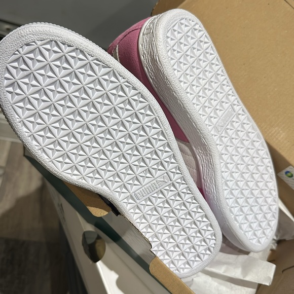 Women’s pink suede puma casual runners. - Picture 3 of 5